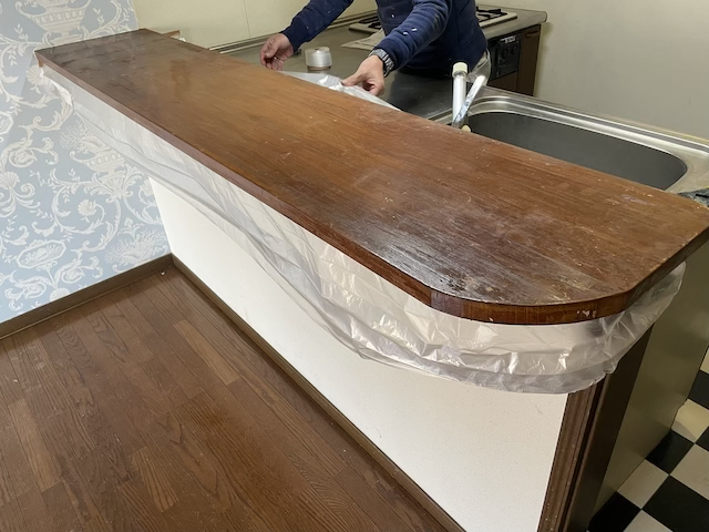 春日部市アパート　キッチンカウンター再塗装工事　施行事例